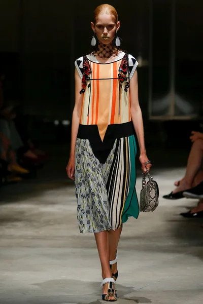 Look 25